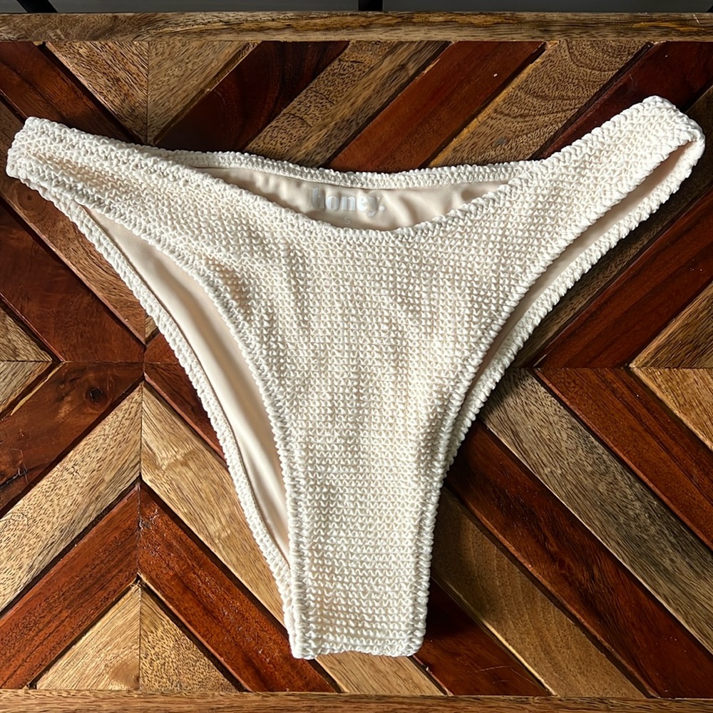 Honey Swim Cream Crinkle Bottom